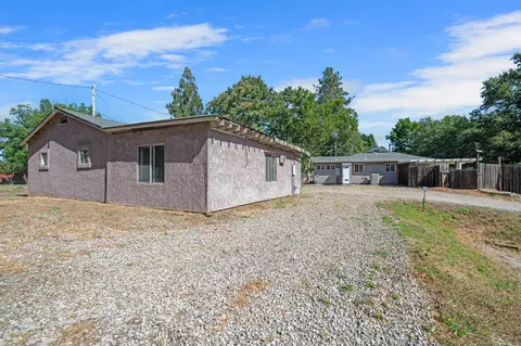 Exterior - 1361 College Vw, Redding, CA 96003 photo 17 of 29