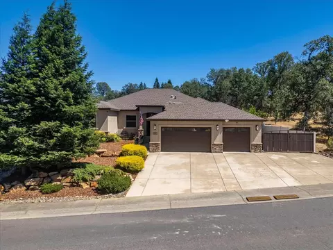 5697 Constitution Way, Redding, CA 96003