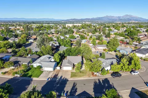 View/Area - 1639 Whistling Dr, Redding, CA 96003 photo 3 of 6