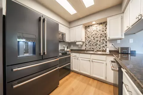 Kitchen - 1639 Whistling Dr, Redding, CA 96003 photo 2 of 4