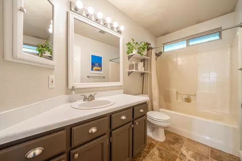 Bath - 1639 Whistling Dr, Redding, CA 96003 photo 3 of 3