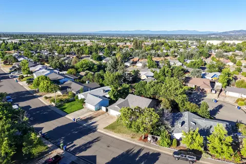 View/Area - 1639 Whistling Dr, Redding, CA 96003 photo 2 of 6