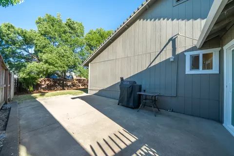 Exterior - 1639 Whistling Dr, Redding, CA 96003 photo 7 of 13