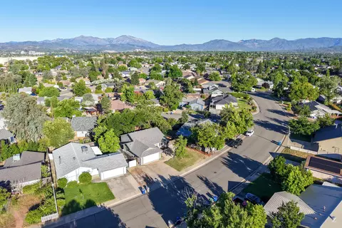 View/Area - 1639 Whistling Dr, Redding, CA 96003 photo 4 of 6
