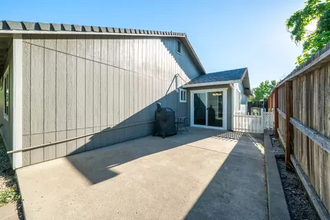 Exterior - 1639 Whistling Dr, Redding, CA 96003 photo 10 of 13