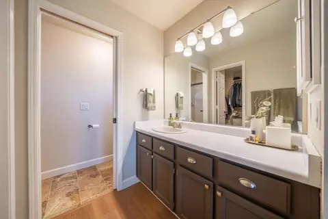Bath - 1639 Whistling Dr, Redding, CA 96003 photo 1 of 3