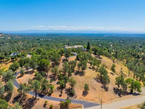 View/Area - 15368 Mountain Shadows Dr, Redding, CA 96001 photo 4 of 7