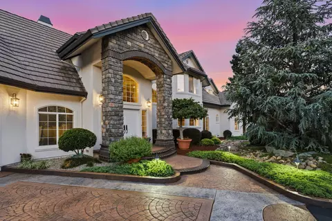 Exterior - 15368 Mountain Shadows Dr, Redding, CA 96001 photo 2 of 11
