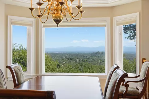 Dining - 15368 Mountain Shadows Dr, Redding, CA 96001 photo 3 of 3