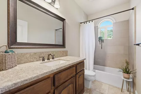 Bath - 15368 Mountain Shadows Dr, Redding, CA 96001 photo 6 of 6