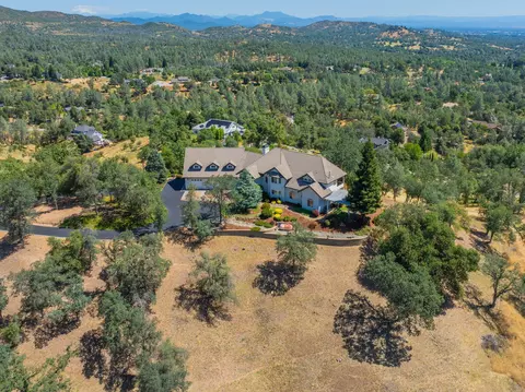 View/Area - 15368 Mountain Shadows Dr, Redding, CA 96001 photo 3 of 7