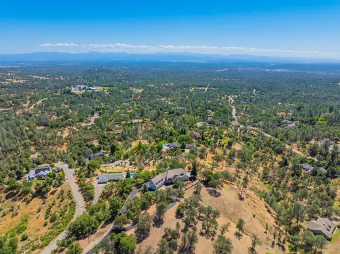 View/Area - 15368 Mountain Shadows Dr, Redding, CA 96001 photo 6 of 7