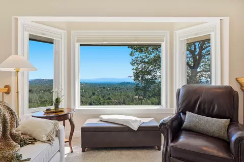 Living - 15368 Mountain Shadows Dr, Redding, CA 96001 photo 2 of 3