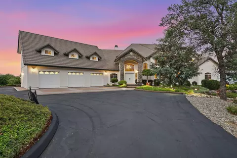 15368 Mountain Shadows Dr, Redding, CA 96001