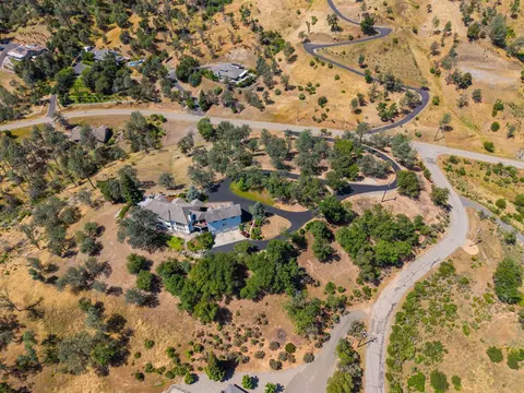 View/Area - 15368 Mountain Shadows Dr, Redding, CA 96001 photo 5 of 7