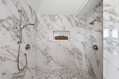 Bath - 15368 Mountain Shadows Dr, Redding, CA 96001 photo 3 of 6