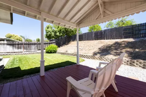 Exterior - 1005 Grouse Dr, Redding, CA 96003 photo 2 of 4
