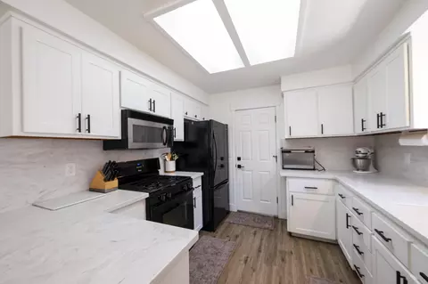 Kitchen - 1005 Grouse Dr, Redding, CA 96003 photo 2 of 5