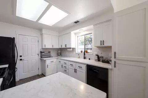 Kitchen - 1005 Grouse Dr, Redding, CA 96003 photo 3 of 5