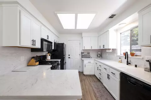 Kitchen - 1005 Grouse Dr, Redding, CA 96003 photo 1 of 5