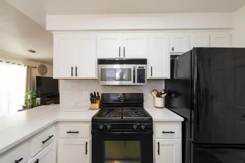 Kitchen - 1005 Grouse Dr, Redding, CA 96003 photo 4 of 5