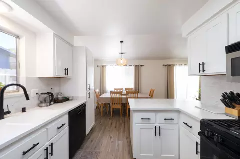 Kitchen - 1005 Grouse Dr, Redding, CA 96003 photo 5 of 5