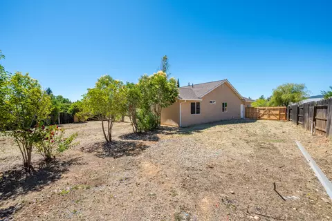 Exterior - 11405 Cortez Dr, Redding, CA 96003 photo 3 of 6