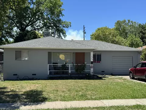 1015 Gold St, Redding, CA 96001 photo 2
