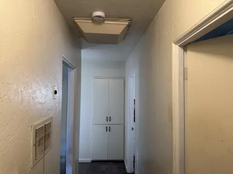 Entry Way - 1015 Gold St, Redding, CA 96001 photo 2 of 3