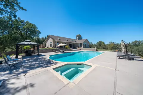 Exterior - 2707 Blue Bell Dr, Redding, CA 96001 photo 31 of 63