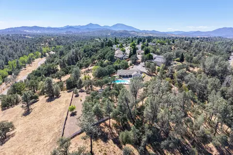 View/Area - 2707 Blue Bell Dr, Redding, CA 96001 photo 8 of 14