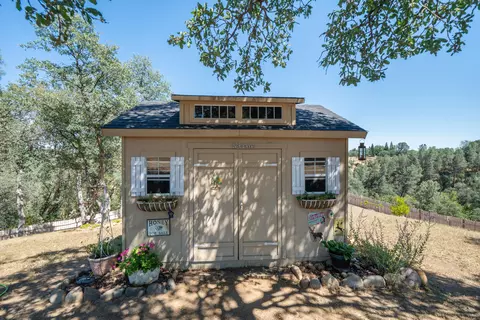 Exterior - 2707 Blue Bell Dr, Redding, CA 96001 photo 44 of 63