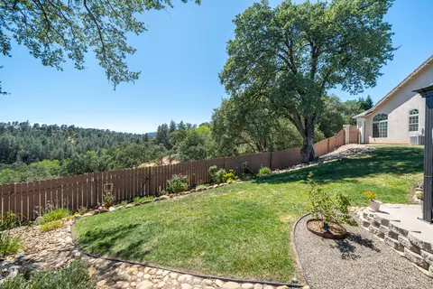 Exterior - 2707 Blue Bell Dr, Redding, CA 96001 photo 54 of 63
