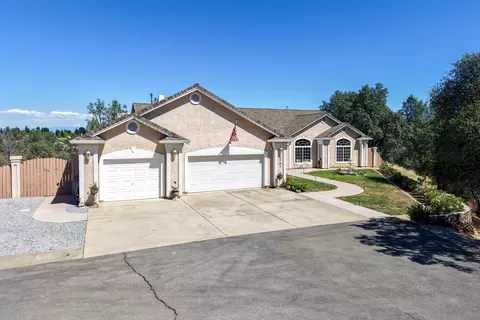 Exterior - 2707 Blue Bell Dr, Redding, CA 96001 photo 58 of 63