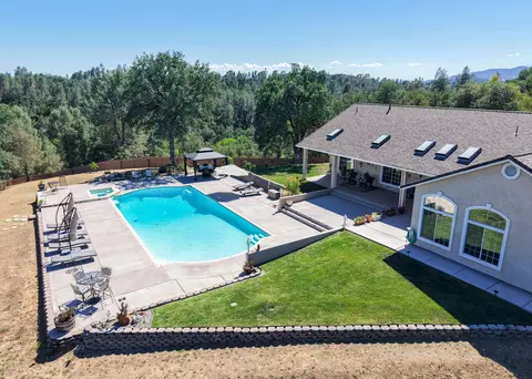 Exterior - 2707 Blue Bell Dr, Redding, CA 96001 photo 61 of 63