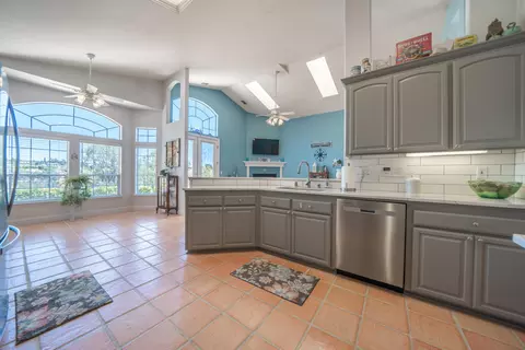 Kitchen - 2707 Blue Bell Dr, Redding, CA 96001 photo 6 of 8