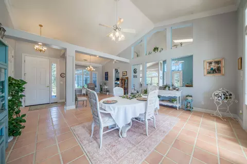 Dining - 2707 Blue Bell Dr, Redding, CA 96001 photo 4 of 4