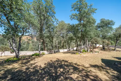 Exterior - 2707 Blue Bell Dr, Redding, CA 96001 photo 45 of 63