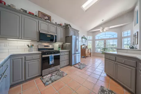Kitchen - 2707 Blue Bell Dr, Redding, CA 96001 photo 8 of 8