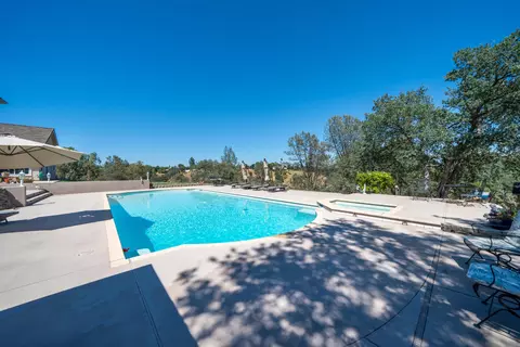 Exterior - 2707 Blue Bell Dr, Redding, CA 96001 photo 28 of 63