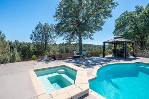 Exterior - 2707 Blue Bell Dr, Redding, CA 96001 photo 33 of 63