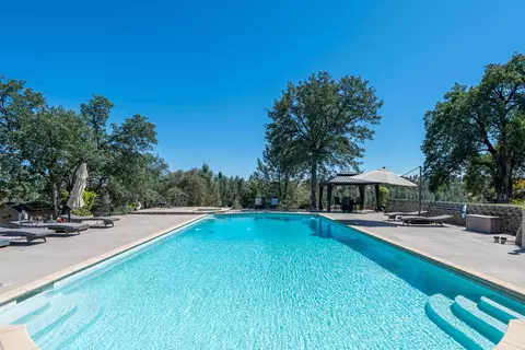 Exterior - 2707 Blue Bell Dr, Redding, CA 96001 photo 38 of 63