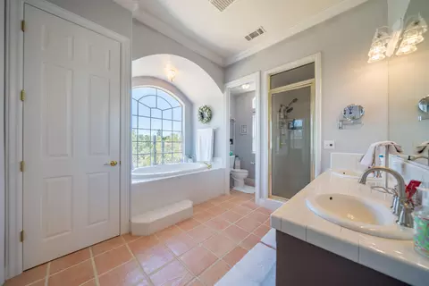 Bath - 2707 Blue Bell Dr, Redding, CA 96001 photo 4 of 6