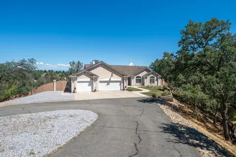 2707 Blue Bell Dr, Redding, CA 96001
