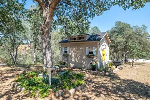 Exterior - 2707 Blue Bell Dr, Redding, CA 96001 photo 43 of 63