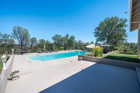 Exterior - 2707 Blue Bell Dr, Redding, CA 96001 photo 21 of 63