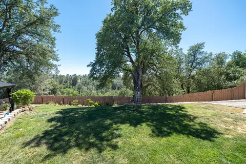 Exterior - 2707 Blue Bell Dr, Redding, CA 96001 photo 56 of 63