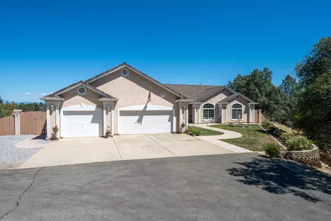 Exterior - 2707 Blue Bell Dr, Redding, CA 96001 photo 6 of 63