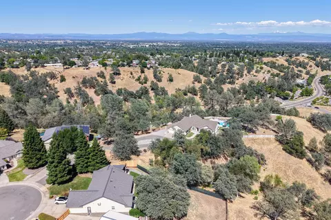 View/Area - 2707 Blue Bell Dr, Redding, CA 96001 photo 2 of 14