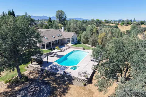 Exterior - 2707 Blue Bell Dr, Redding, CA 96001 photo 60 of 63